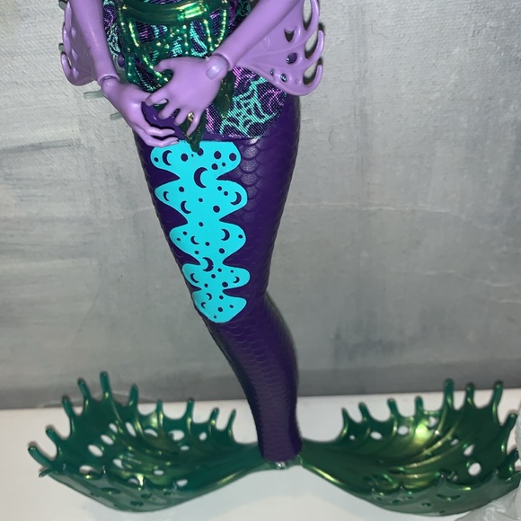 No box- Monster High Great Scarrier Reef Glowsome Ghoulfish Draculaura Doll - Picture 5 of 10